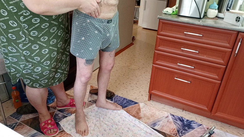 Zona901: 继母深度口交抽搐鸡巴射精