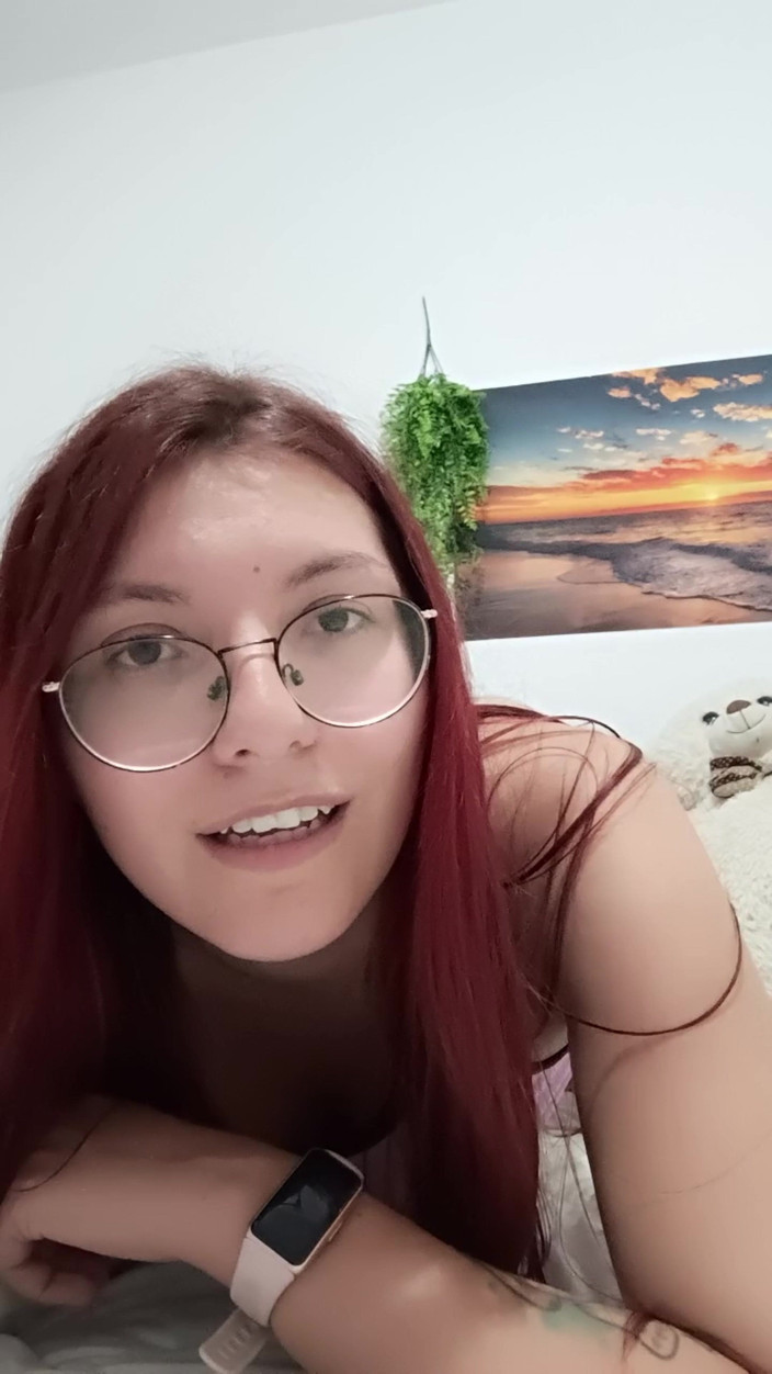 Softbrattypuppy: Alman ve aldatan kız arkadaş