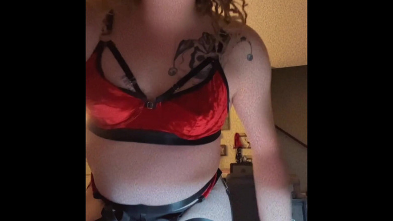 Grey goddess studios: Nhìn từ phía trước