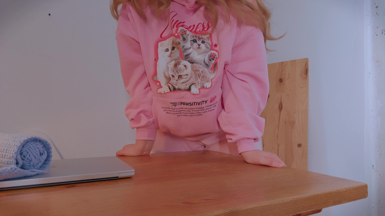 Mrs Wetslavs: Bujna milf z dużym tyłkiem sprawdza, jak pocieranie się o...