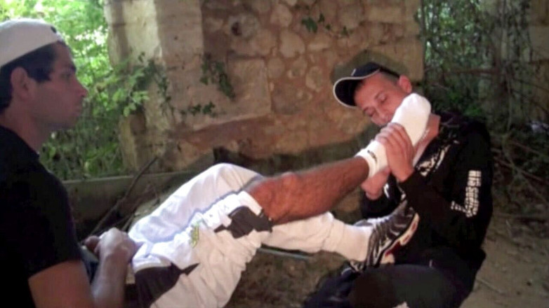 Sneaker Sex Kinky: Venkovní exhib tenisky ponížení