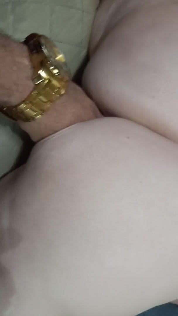 Big Red and her Pretty Kitty: Red taking it like a good used slut