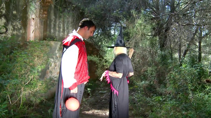 French X: Cadı Gina sadece süpürgeye binemiyor