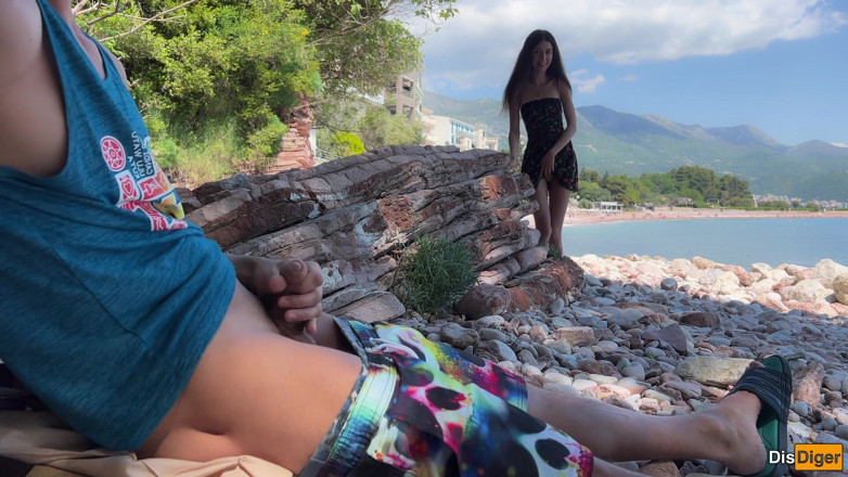 Dis Diger: Dick blikající na pláži - dívka viděla mého ptáka a pomohla...