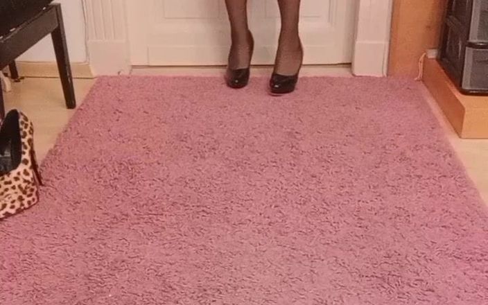 Erica Doll: Sexy legs , heels, stockings