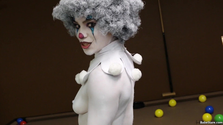 Babe Stare: Tia Is Nude And Painted As A Clown