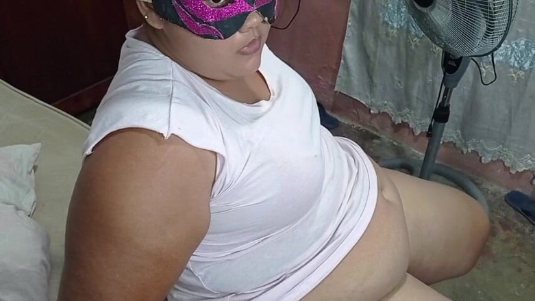 Gordita Culo Rico: Jag gick för att ge min styvmamma en massage och...