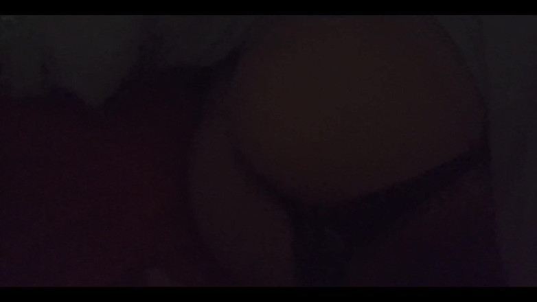 Karmicoxv: 陰鬱な老人が妻の部屋に入り、彼女を録画する