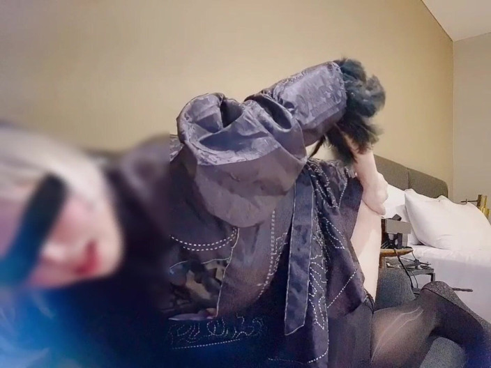 Harinni: Fucked by Sex Machine for the First Time While Cosplaying...