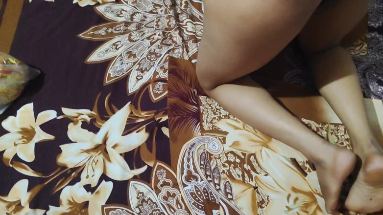 Yours_Pooja69: Hintli üvey kız kardeş yatak odasında üvey erkek kardeşiyle sert sikişiyor - Hintli...