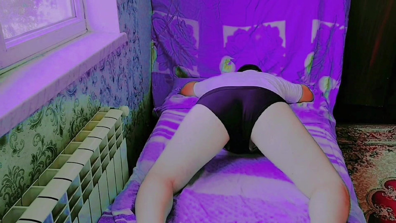 Kitty_Cross: Waria yang menawan lagi asik berpose sama candy di toko...