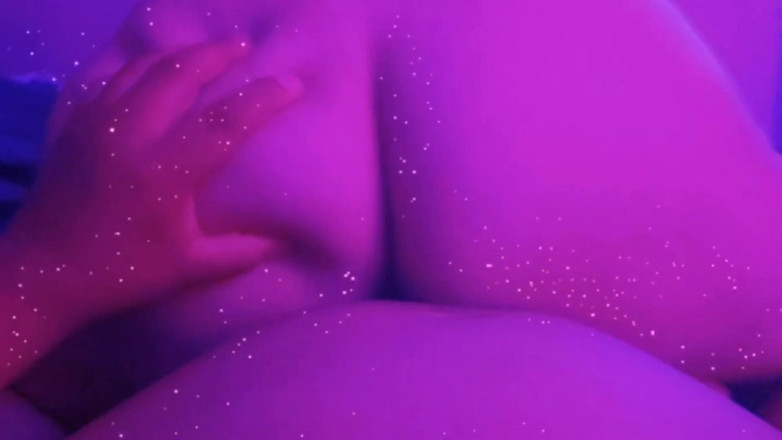 Playtime bedtime: Big booty bouncing on hubby