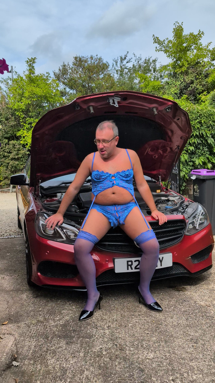 RichySissy69: Having Fun Whilst Cumming on My Car