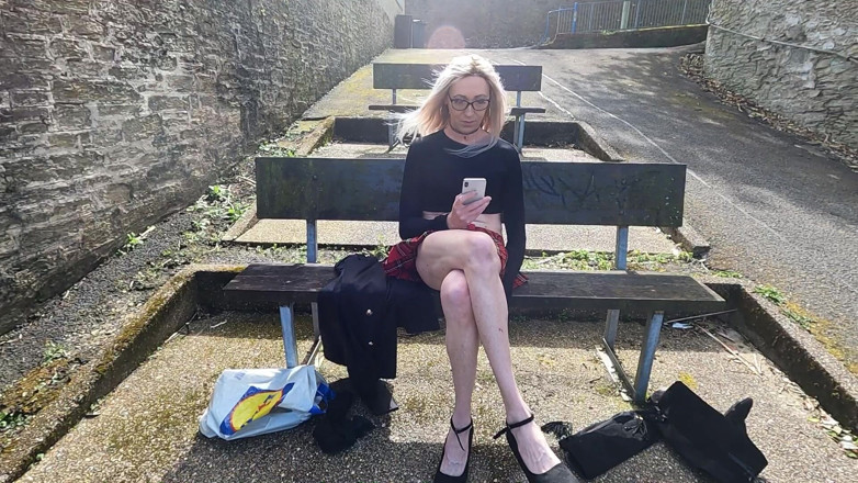 The Midnight Minx: Getting Undressed in Public