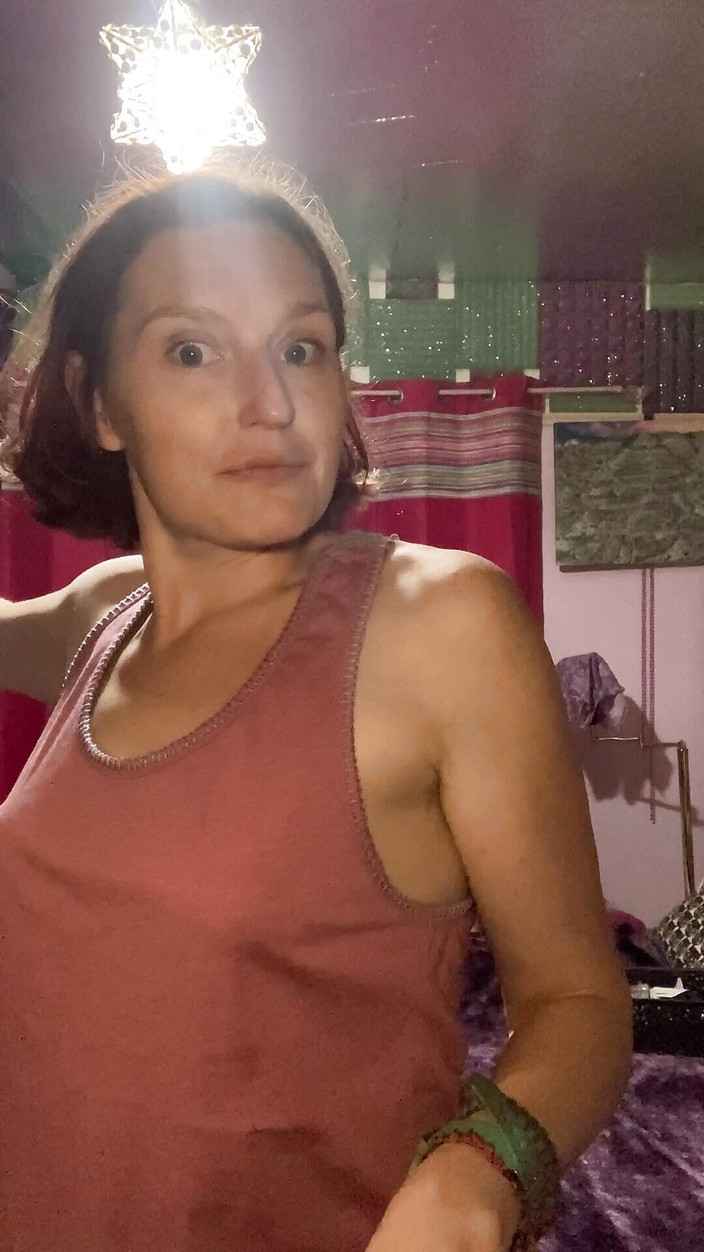 MistressWriggler: Topless dançando e saltando peitos