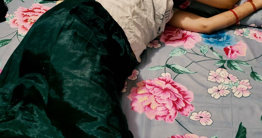 Roobi sharma: Une villageoise desi se fait baiser, vidéo maison 4