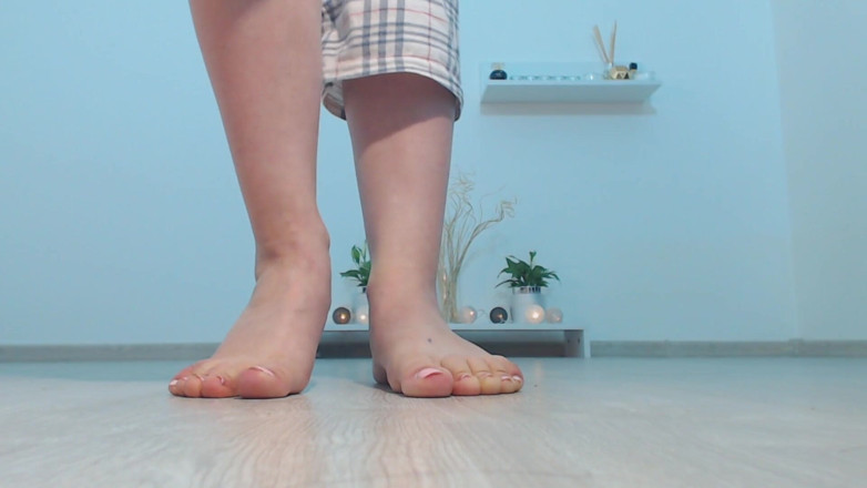 LegsOnHeels: My casual pj's and a tease with my bare feet