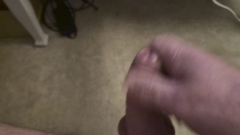 Pellefnatt: Il mio amico si siede su una sedia e si...