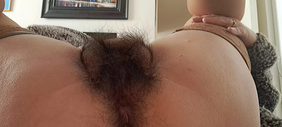 Mommy big hairy pussy: Urut kelentit MILF