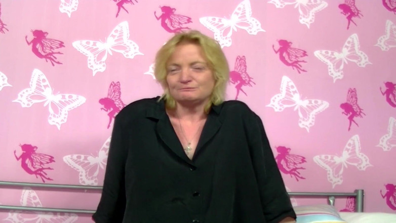 Deutsche Frauen: Mature German Blonde Masturbates in Solo Action