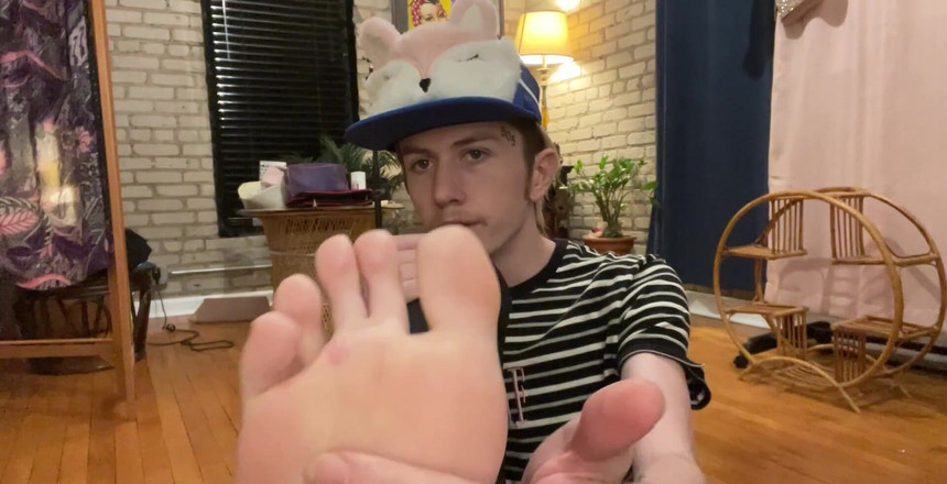 GhostCams: Lížu zmrzlinu a předvádím své nohy