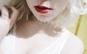 Taya Lite: Blonde tiener bijt en likt haar lieve lippen