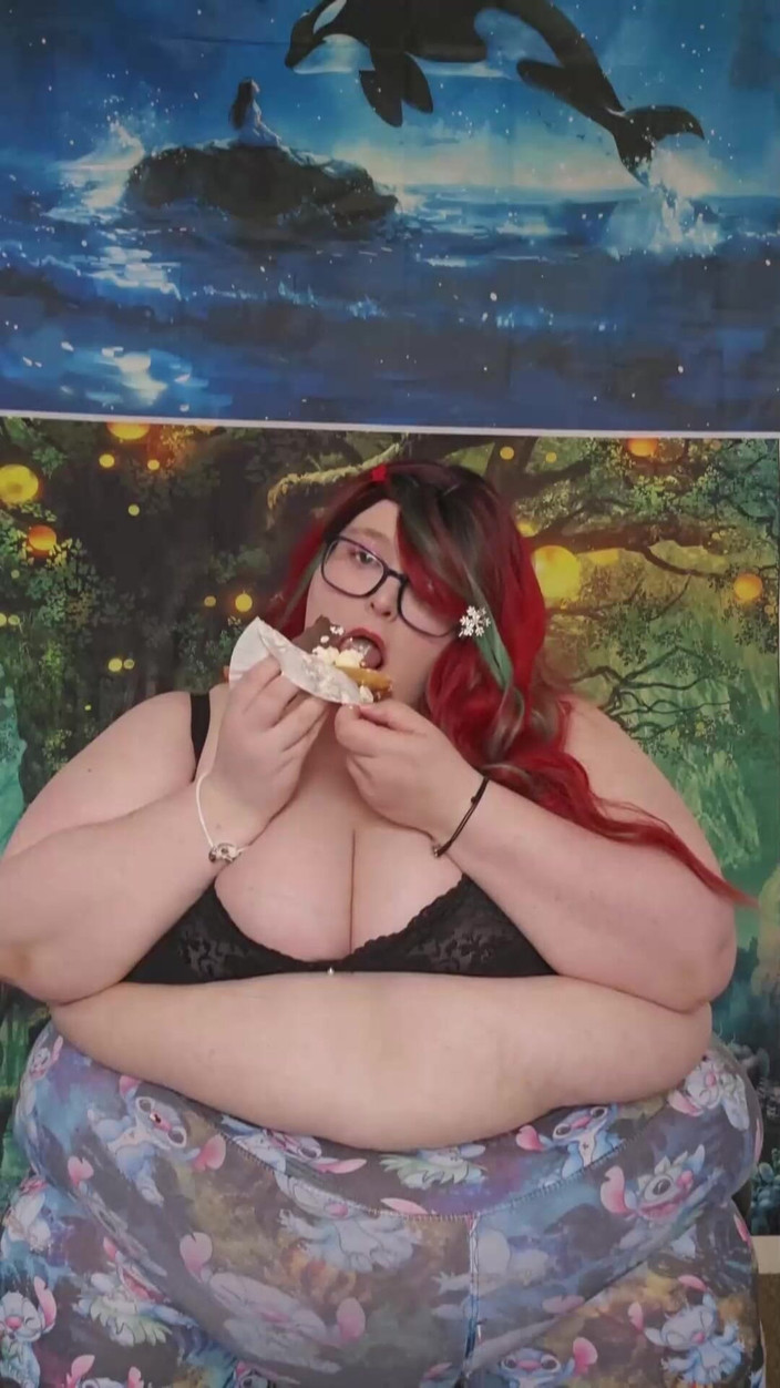 SSBBWLadyBrads: 得到奶油的猫 - 性奶油舔