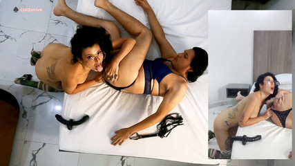 COLDANIVE: Kobieta pieprzy swojego chłopaka podwójnie zakończonym dildo, a następnie liże...