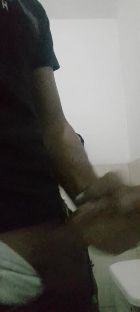 Latin sex 33: Masturbation in the bathroom while you work