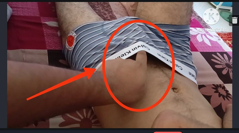 Desi__Panda: 와 자정에 처음으로 내 배다른 교사 대물 괴물 자지를 잡고 있어