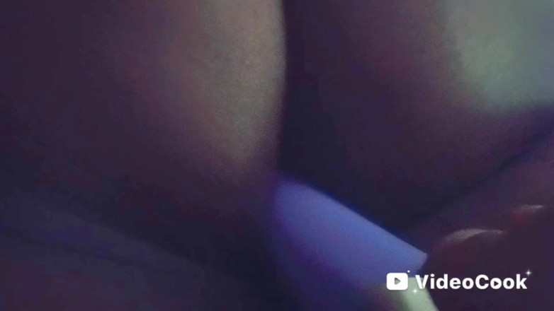 Lola Tha Pink Bunny: Jogo do vibrador tarde da noite !!