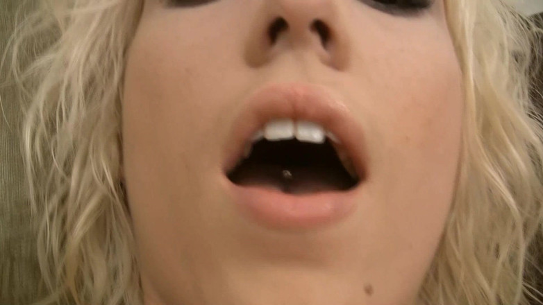 Perv Milfs n Teens: Pornostar lily LaBerau masturbiert in der szene, bevor sie berühmt...