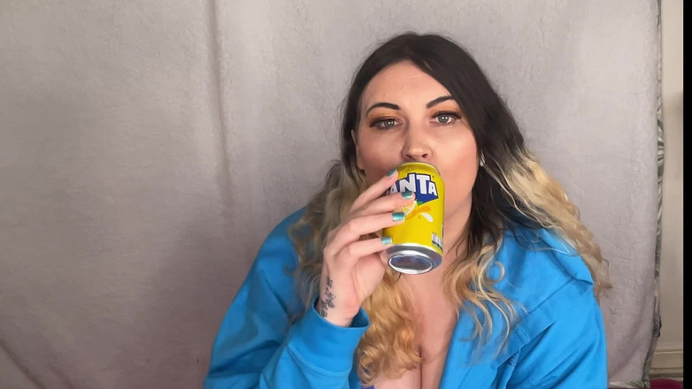 MissFFW: Curva perversă are băuturi răcoritoare și se fute