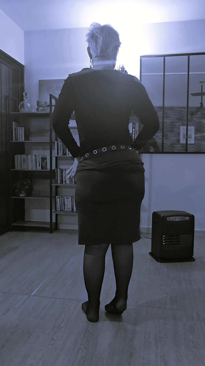 Sofy13: 私の大きくてセクシーなお尻があなたを待っている