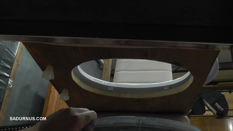 Sadurnus: La Señora Nomi Hace Pis