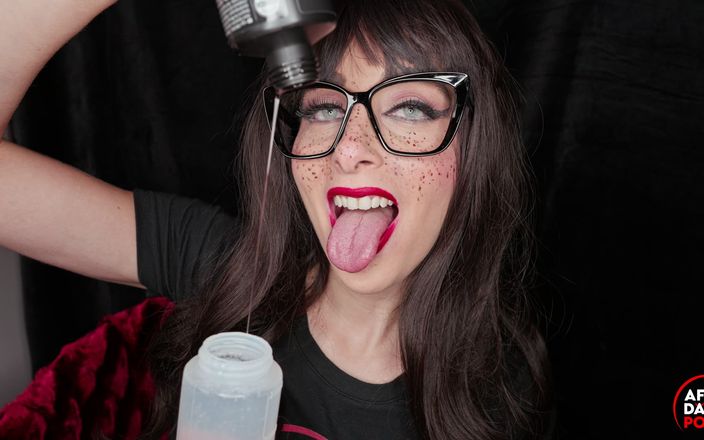 After Dark POV: Goldy Chan ayuda a preparar el estudio en primer plano 4k
