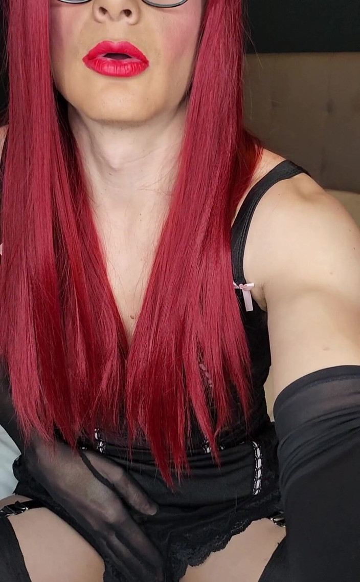 JessicaXD: Deléitame con mi fetiche de nylon: debajo de mi vestido...