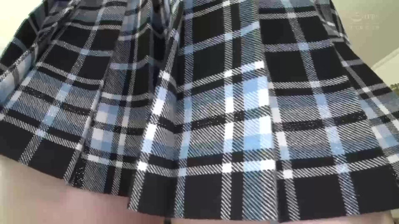 Strix: Estudiante en bragas bailando vs desnuda bailando, provocación 2