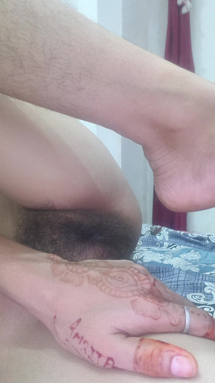 Yourxxx04: 我第一次把我的印度处女女友留在她家。