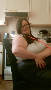 SSBBW BBW kuchnia grać w seksownej ciasnej odzieży część 2