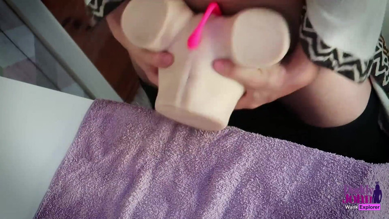WankExplorer: Ayah menggetarkan awak dan mengongkek awak di pantat!