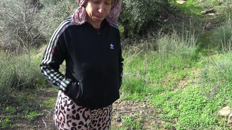 Souzan Halabi: このトルコ人女性はクレイジーです!僕のデカチンを取り出して野外でヤリまくる!