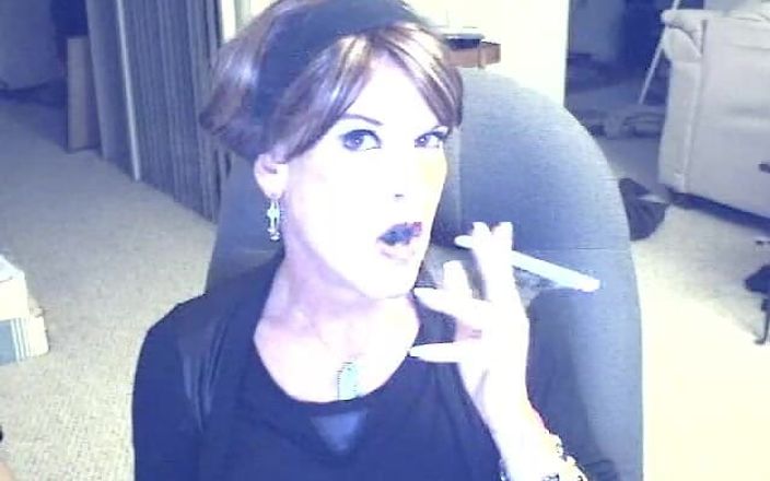 Femme Cheri: A Smoking Compilation From Oldies!