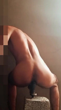Segunda-feira para Pernas e Glúteos com Dildo Squats