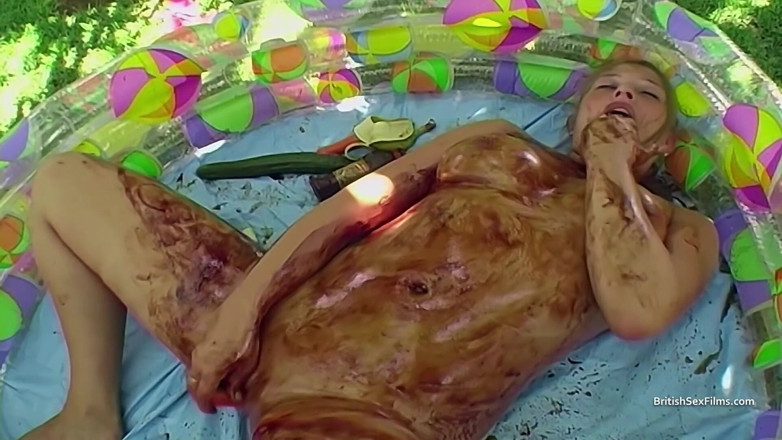 British Sex Films: Chubby babe gets messy with sauce