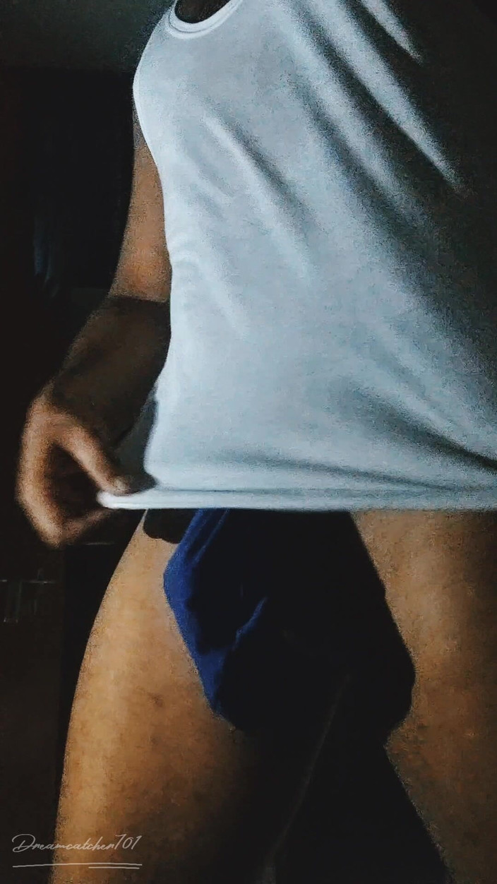 Dreamcatcher701: 热辣的放荡丈夫用热辣的内衣勾引他自己，并被打开