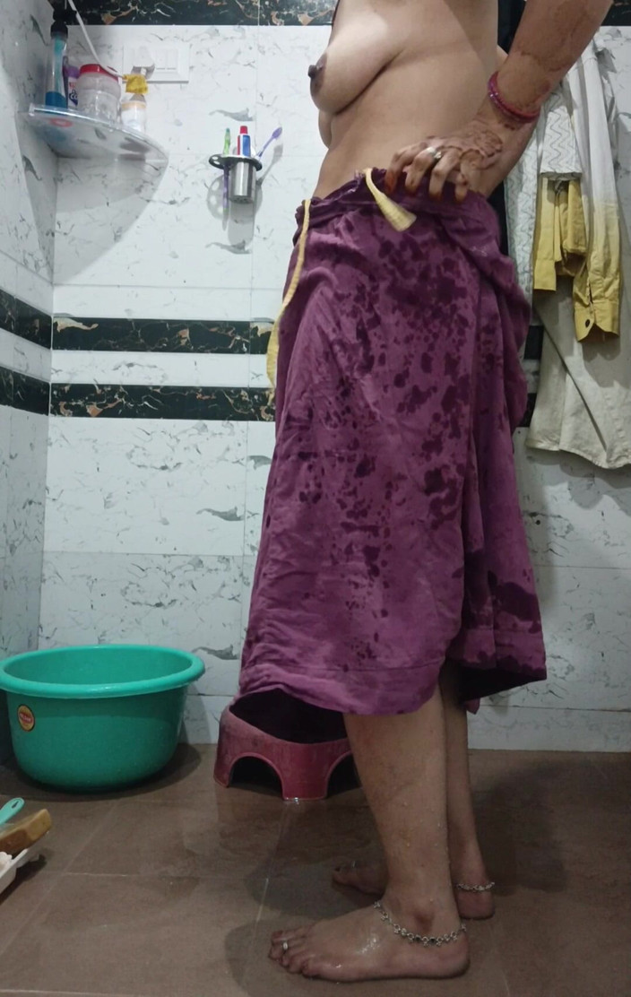 Priyahot77: Priya Bhabi Big Ass Bath Show