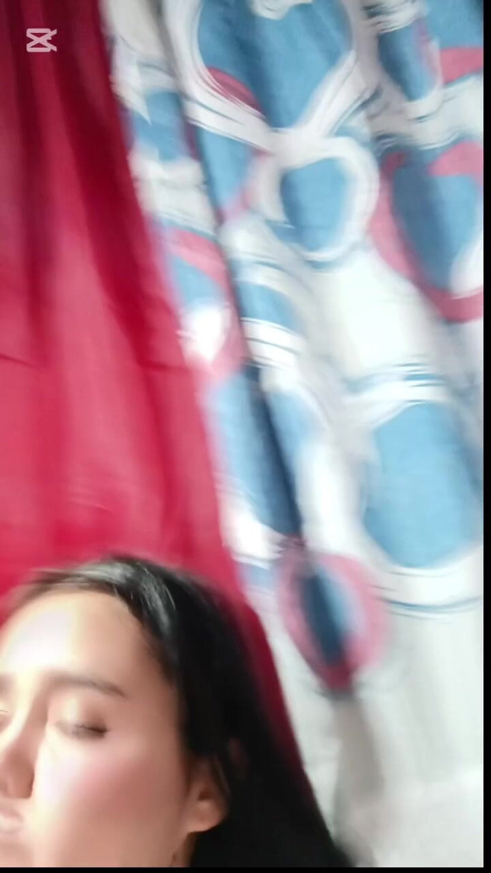Dalyla: Ich masturbiere mit meinem dildo