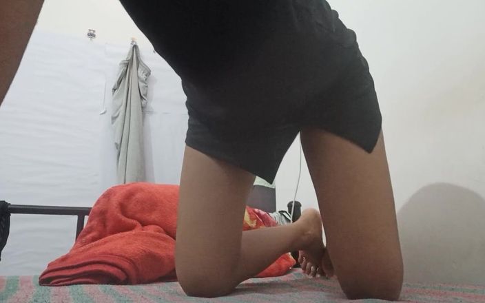 desigirl93: Ragazza indiana del college indiano cambio vestiti e masturbazione nuovo...