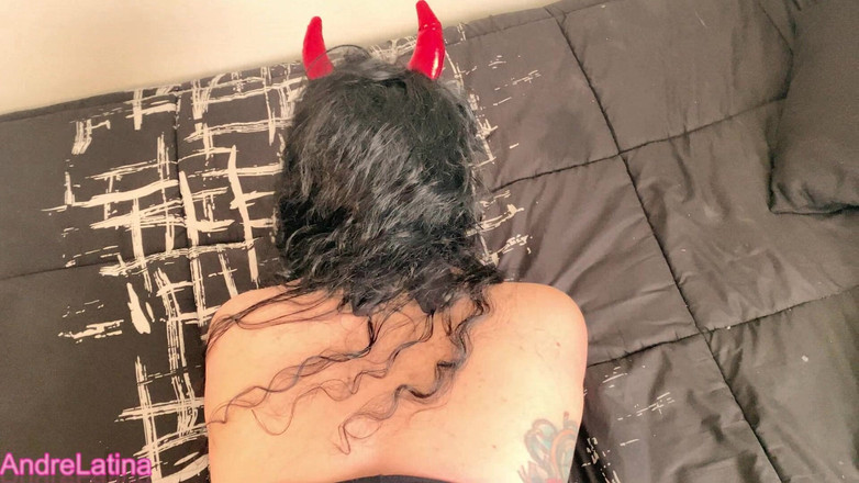 Gatita latina: बड़ी गांड वाली महिला की उसके बेटे के दोस्त द्वारा चुदाई